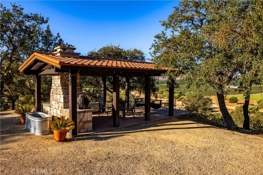 7485 Monterey Paso Robles, CA 93446