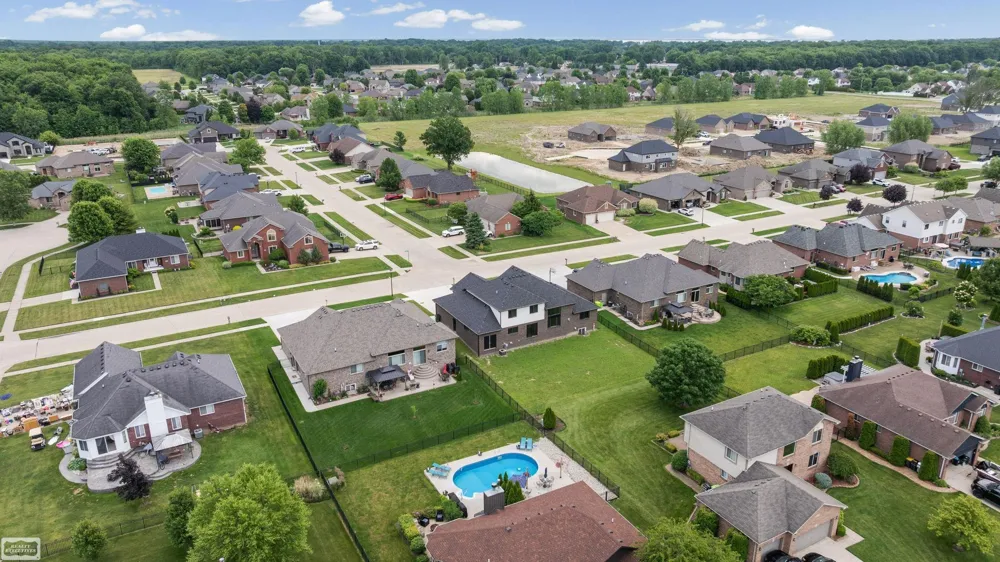 43253 Sams Lane Chesterfield Township, MI 48047