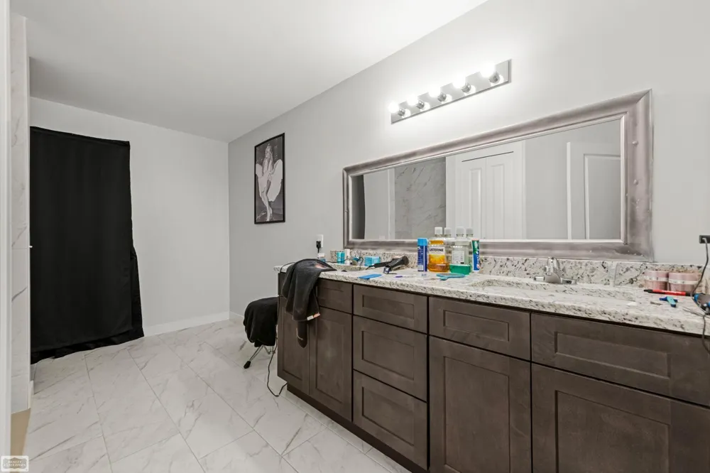 43253 Sams Lane Chesterfield Township, MI 48047
