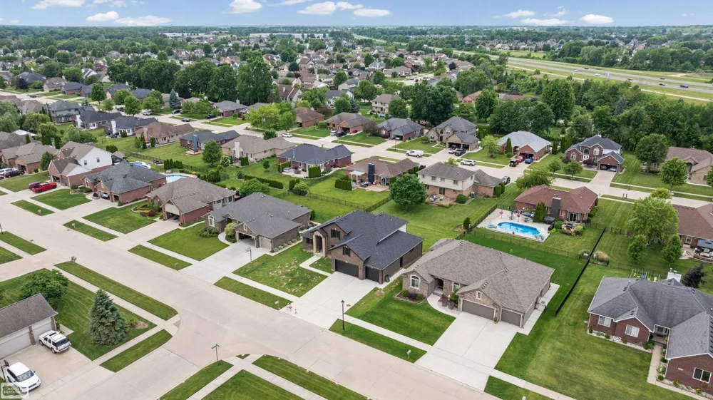 43253 Sams Lane Chesterfield Township, MI 48047