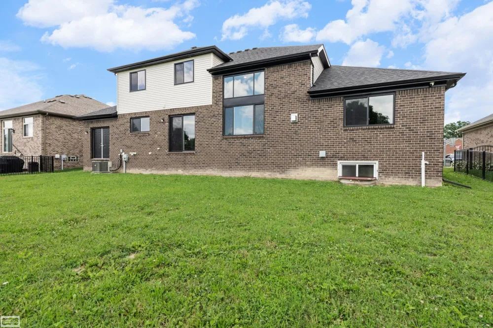 43253 Sams Lane Chesterfield Township, MI 48047
