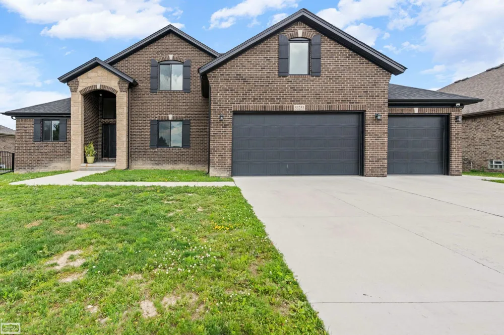 43253 Sams Lane Chesterfield Township, MI 48047