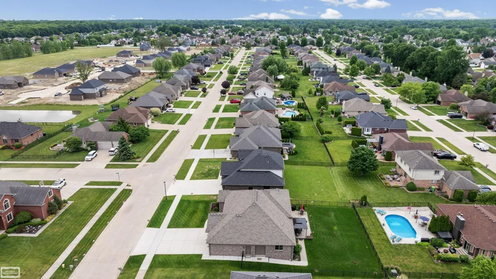 43253 Sams Lane Chesterfield Township, MI 48047