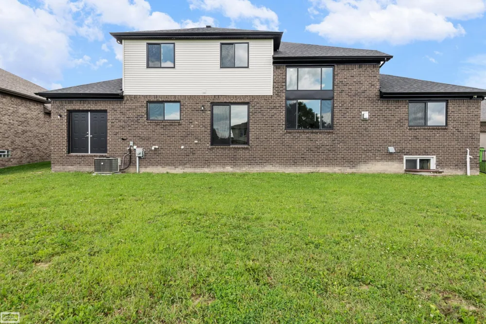 43253 Sams Lane Chesterfield Township, MI 48047