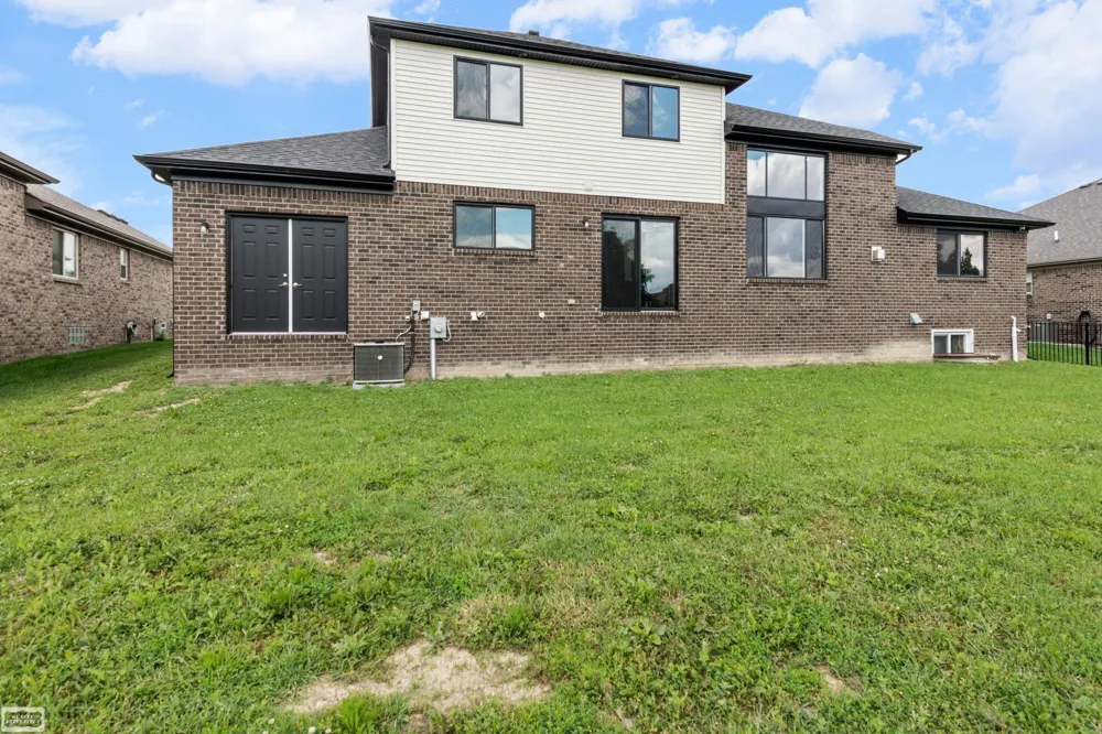 43253 Sams Lane Chesterfield Township, MI 48047