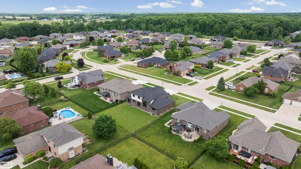 43253 Sams Lane Chesterfield Township, MI 48047