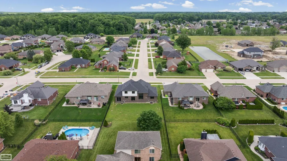 43253 Sams Lane Chesterfield Township, MI 48047