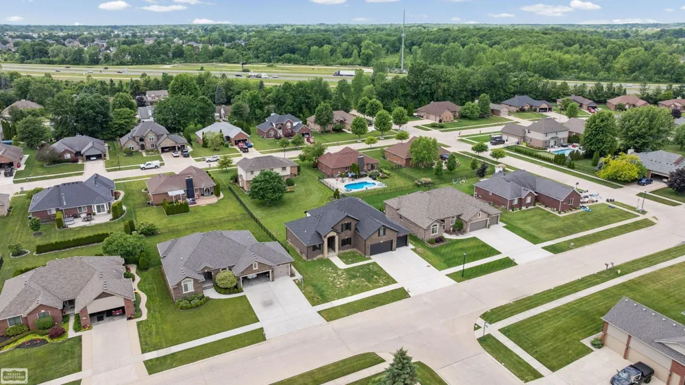 43253 Sams Lane Chesterfield Township, MI 48047