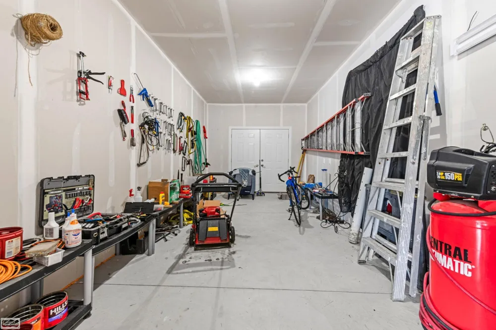 43253 Sams Lane Chesterfield Township, MI 48047