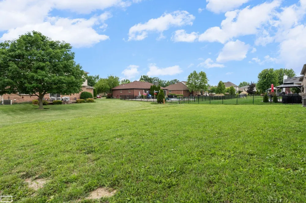 43253 Sams Lane Chesterfield Township, MI 48047