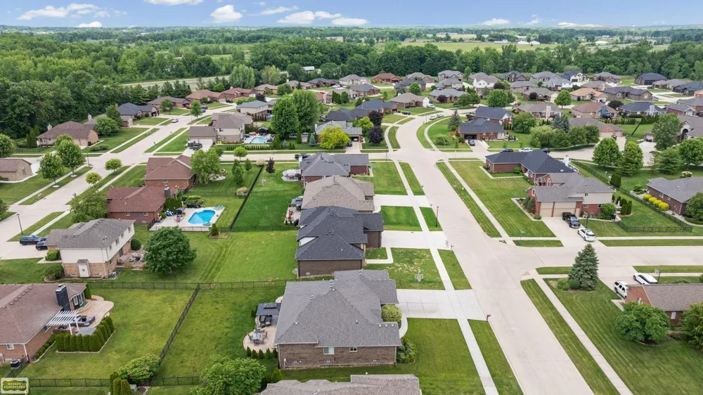43253 Sams Lane Chesterfield Township, MI 48047
