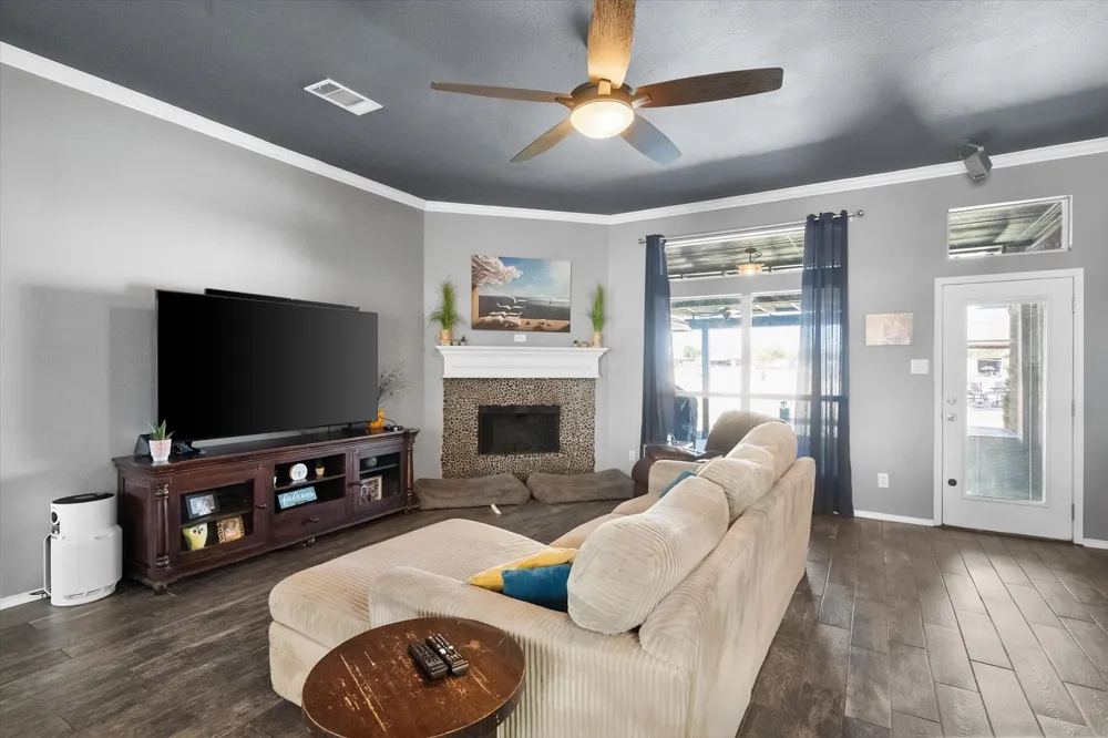 11005 Flores Trail Crowley, TX 76036