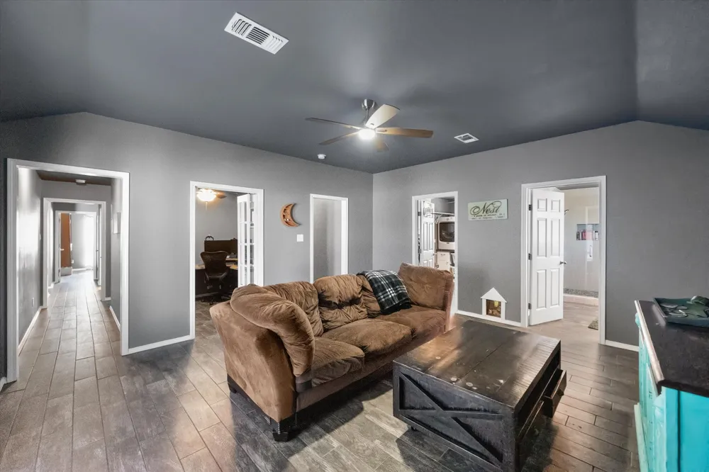 11005 Flores Trail Crowley, TX 76036