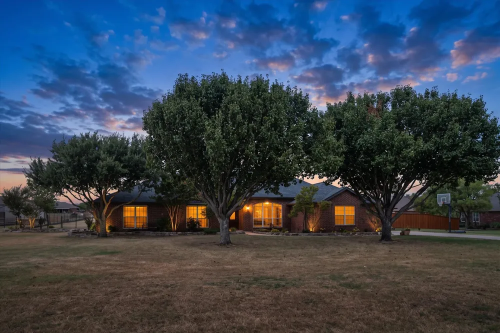 11005 Flores Trail Crowley, TX 76036