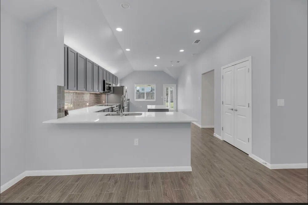 9944 Comely Bend Manor, TX 78653