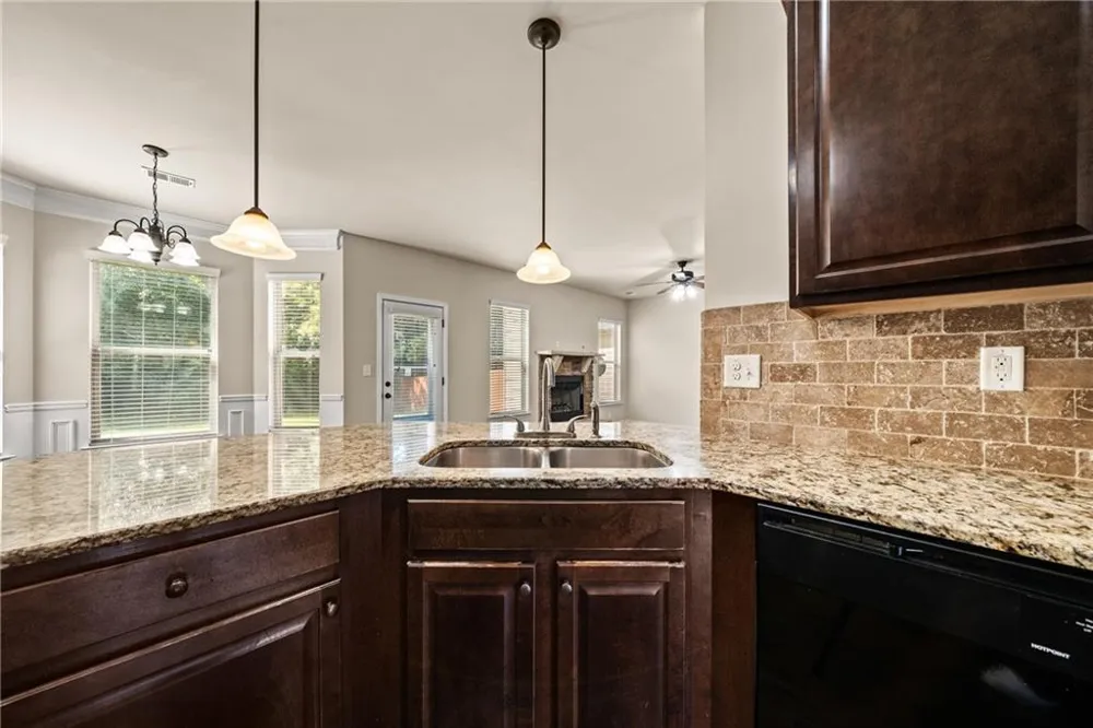 90 Sylvan Loop Fayetteville, GA 30214