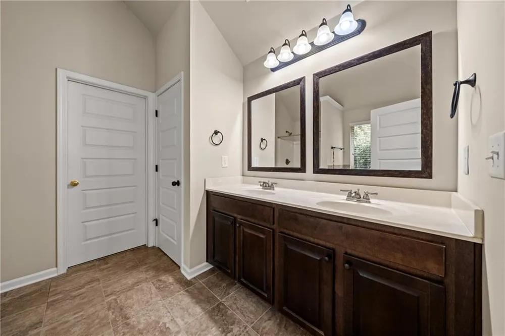 90 Sylvan Loop Fayetteville, GA 30214