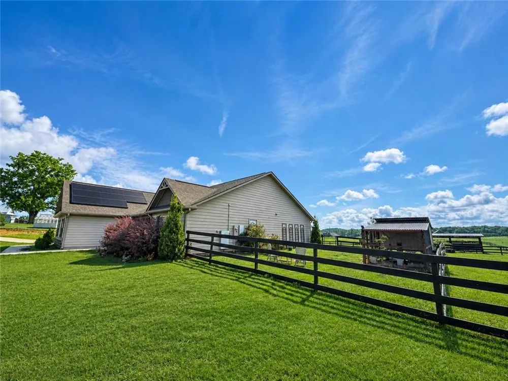 4404 Smokey Rd Newnan, GA 30263