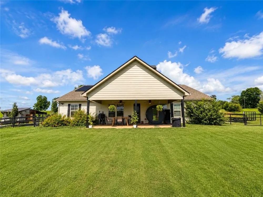 4404 Smokey Rd Newnan, GA 30263