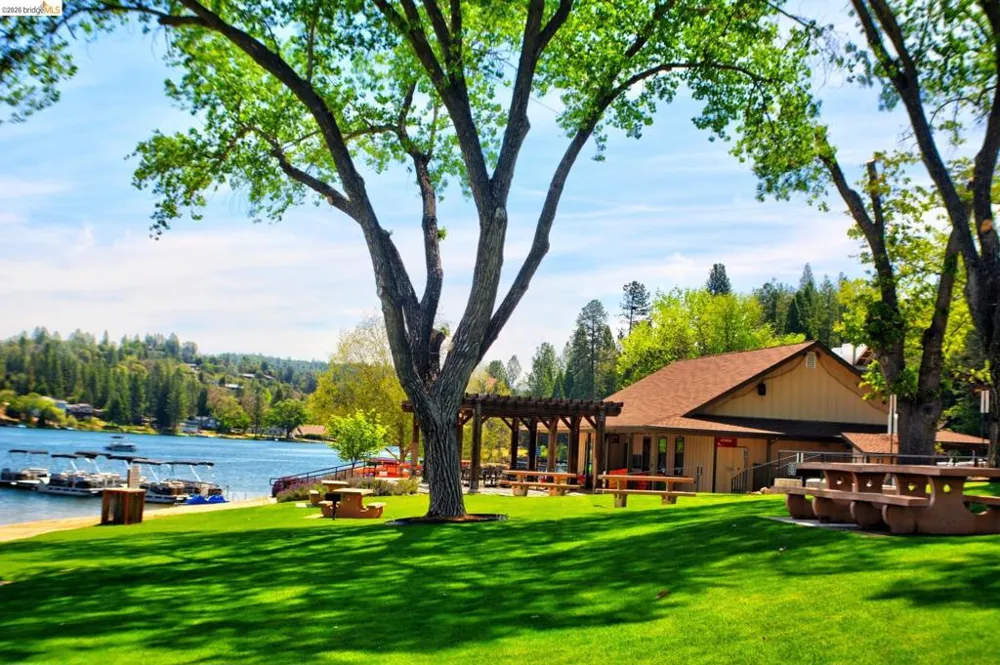 13323 Mule CT Groveland, CA 95321