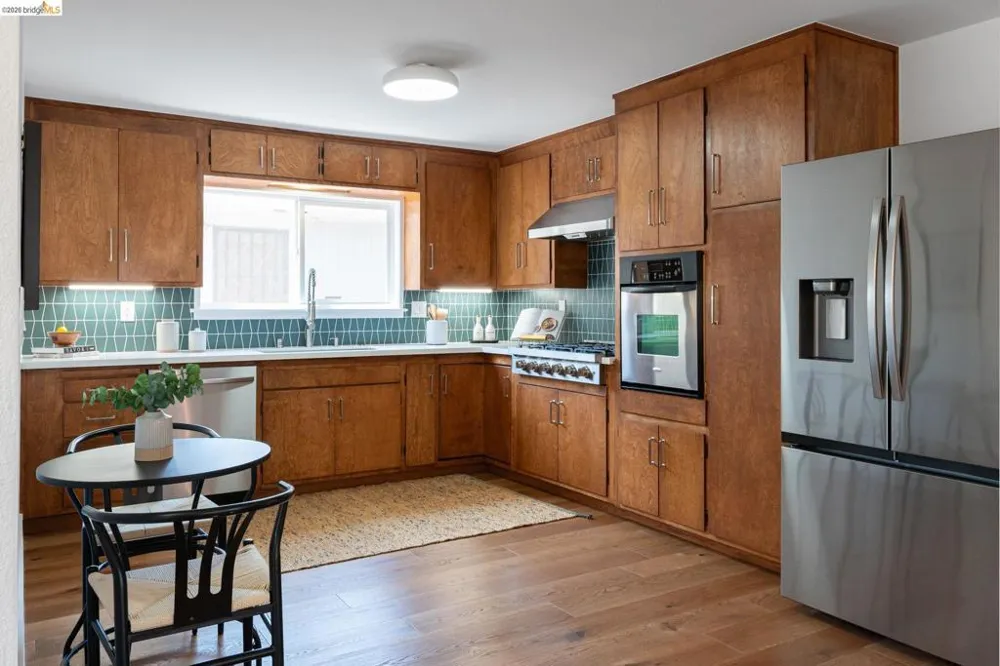 3230 Knowland Ave Oakland, CA 94619