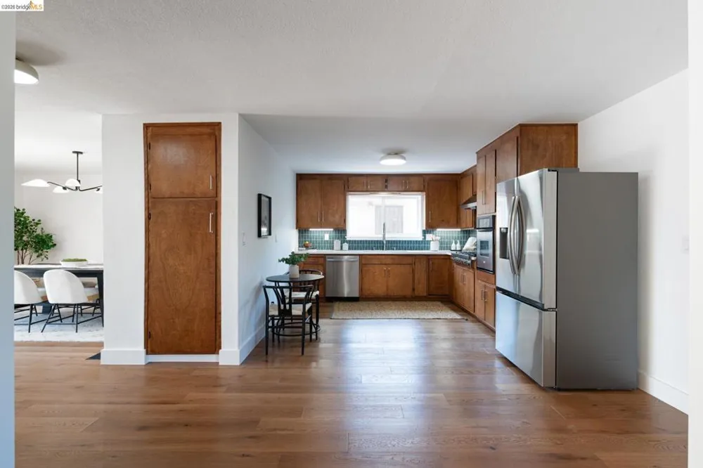 3230 Knowland Ave Oakland, CA 94619