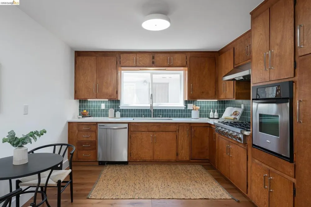 3230 Knowland Ave Oakland, CA 94619