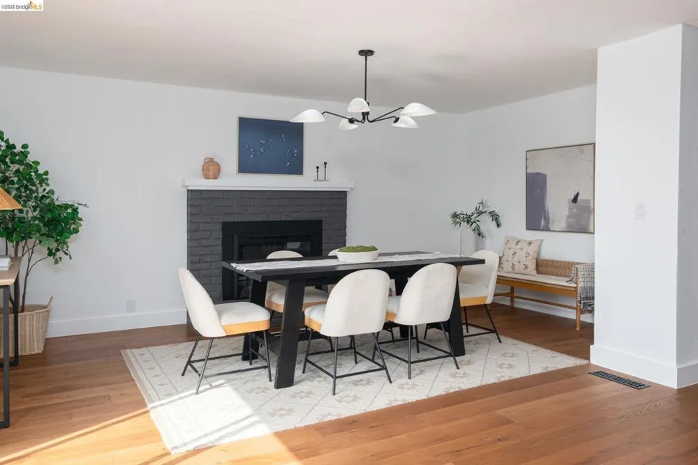 3230 Knowland Ave Oakland, CA 94619