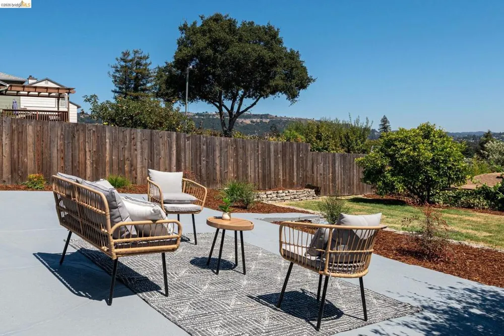 3230 Knowland Ave Oakland, CA 94619
