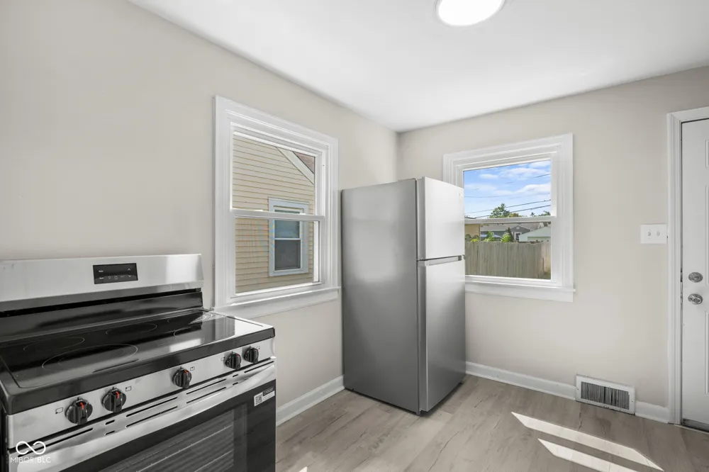76 2nd Avenue Beech Grove, IN 46107