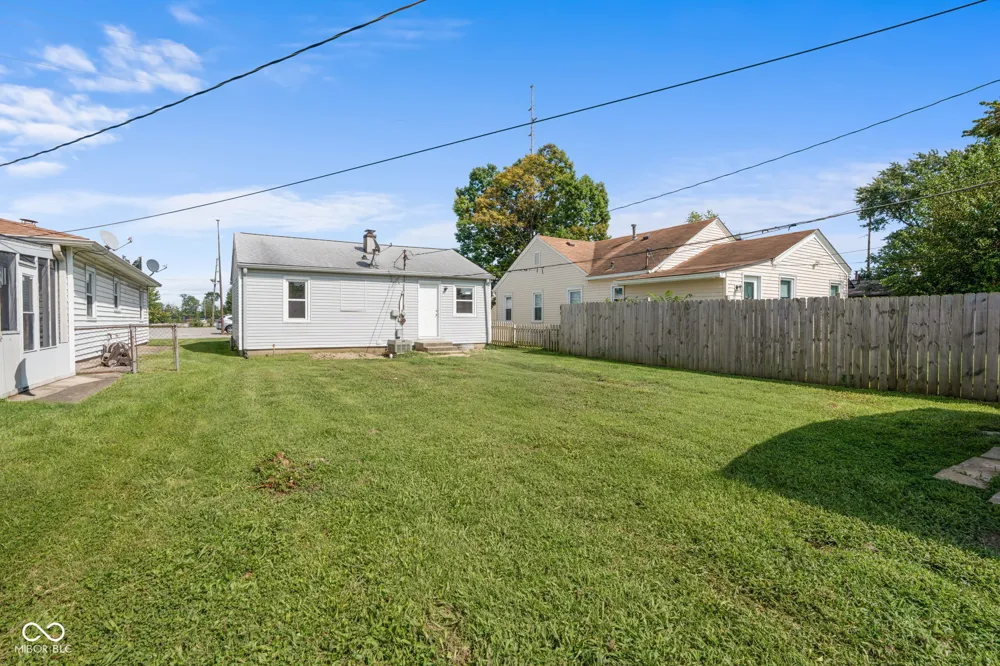 76 2nd Avenue Beech Grove, IN 46107