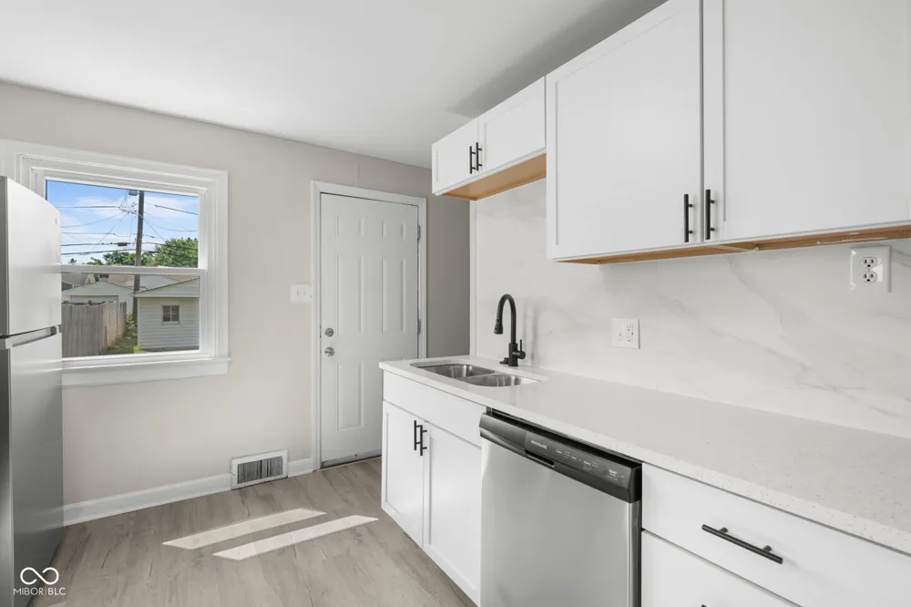 76 2nd Avenue Beech Grove, IN 46107