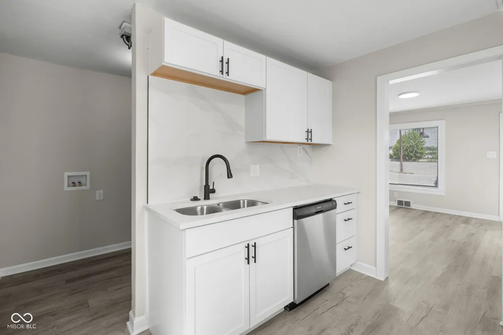 76 2nd Avenue Beech Grove, IN 46107