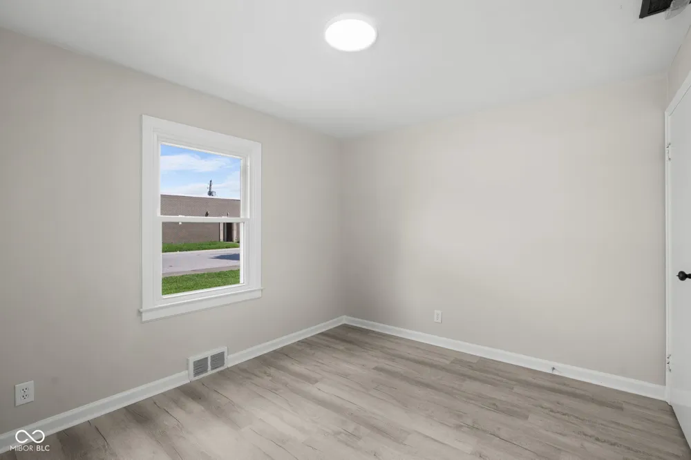 76 2nd Avenue Beech Grove, IN 46107