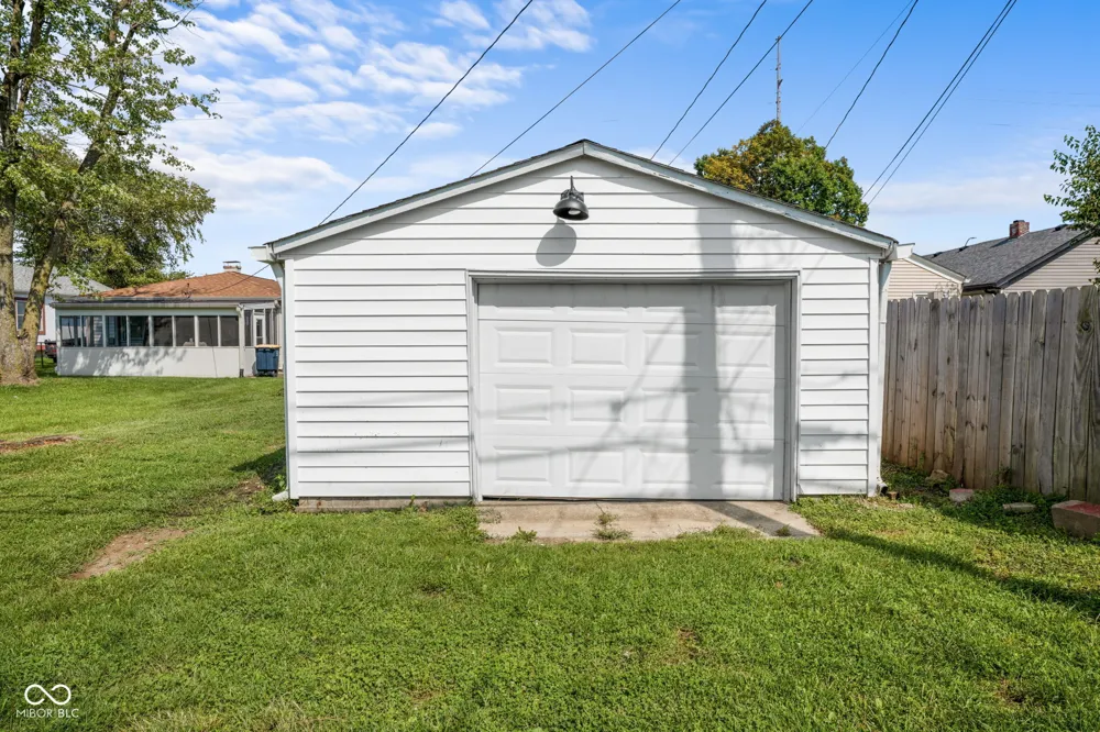 76 2nd Avenue Beech Grove, IN 46107