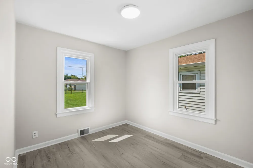 76 2nd Avenue Beech Grove, IN 46107