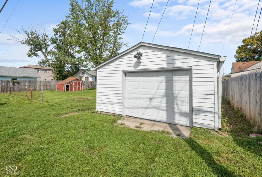 76 2nd Avenue Beech Grove, IN 46107