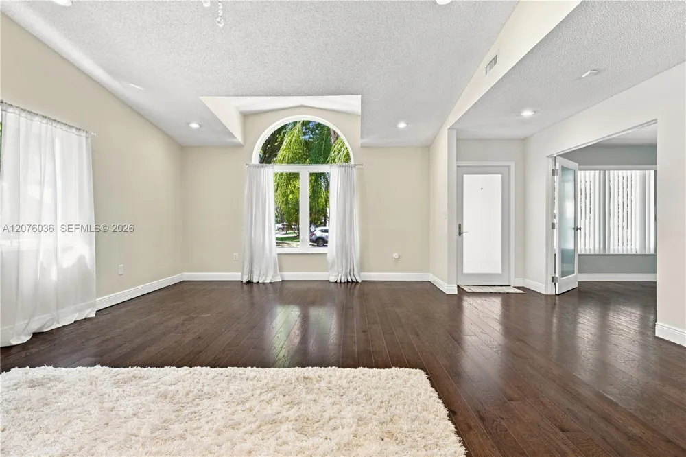 9430 SW 215th Ln Cutler Bay, FL 33189