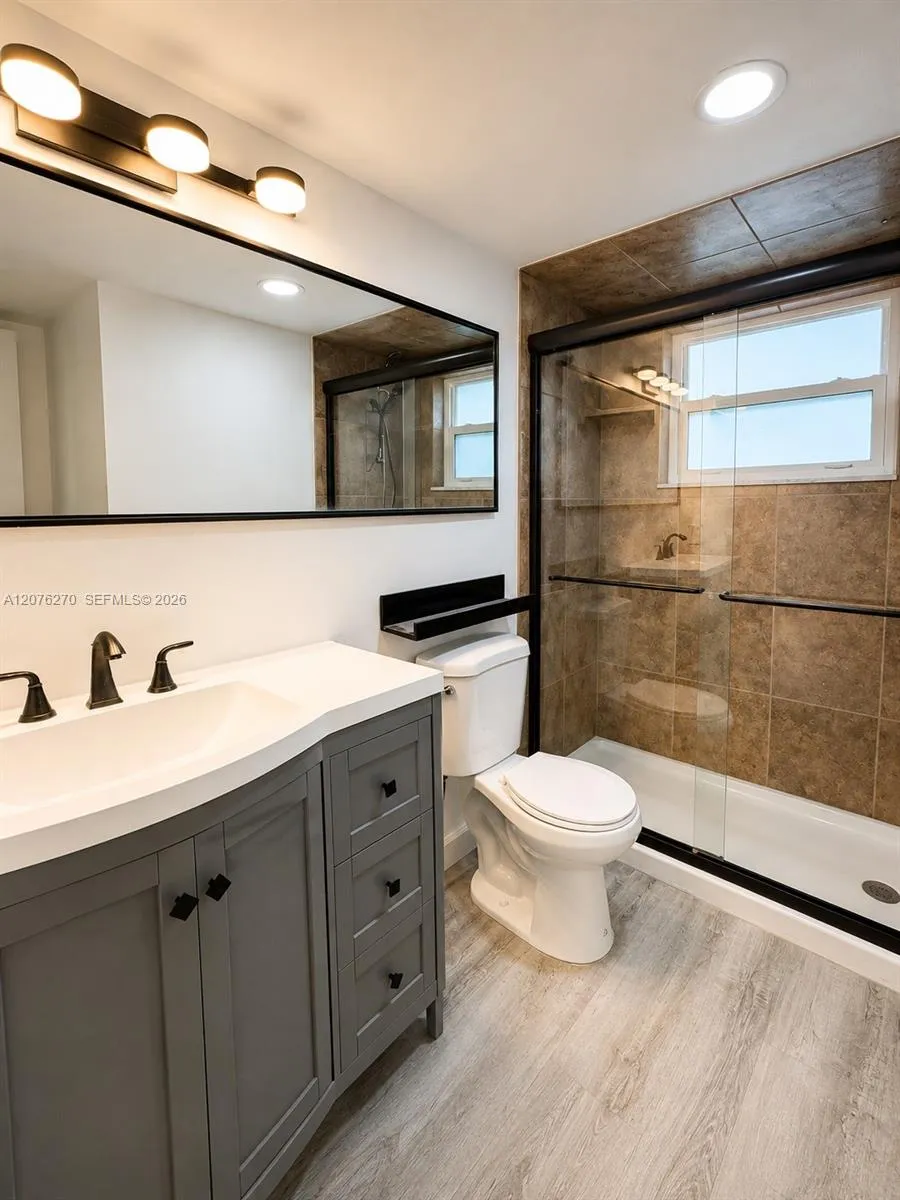 4000 NE 170th St #206 North Miami Beach, FL 33160