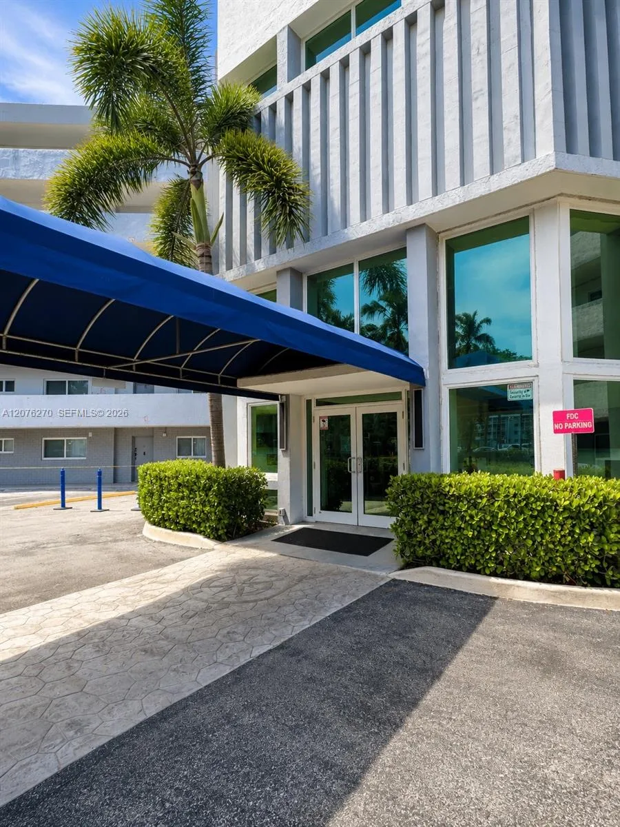 4000 NE 170th St #206 North Miami Beach, FL 33160