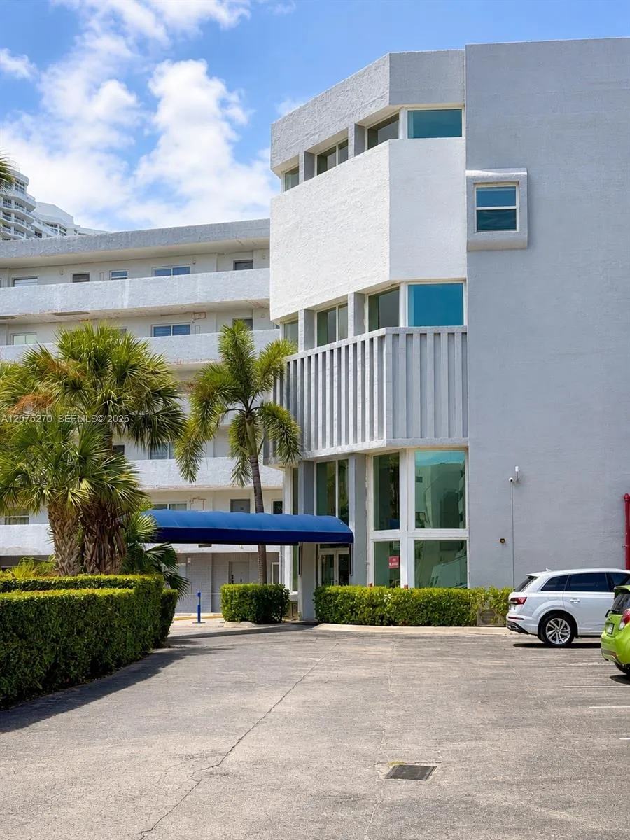 4000 NE 170th St #206 North Miami Beach, FL 33160