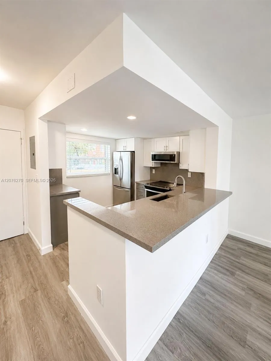 4000 NE 170th St #206 North Miami Beach, FL 33160