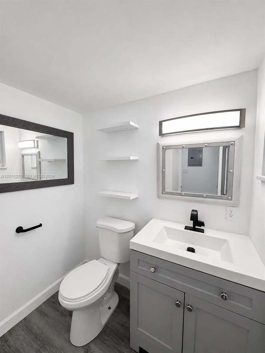 4000 NE 170th St #206 North Miami Beach, FL 33160