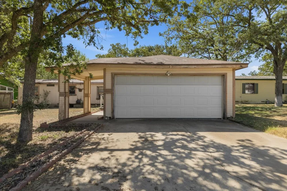 125 Live Oak Drive Cedar Creek, TX 78612