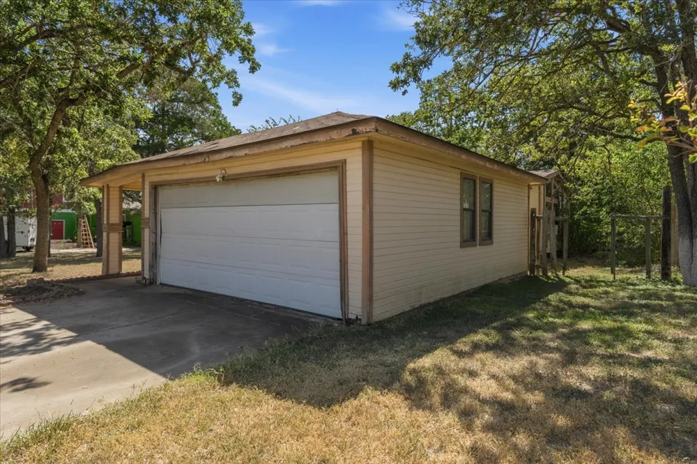 125 Live Oak Drive Cedar Creek, TX 78612