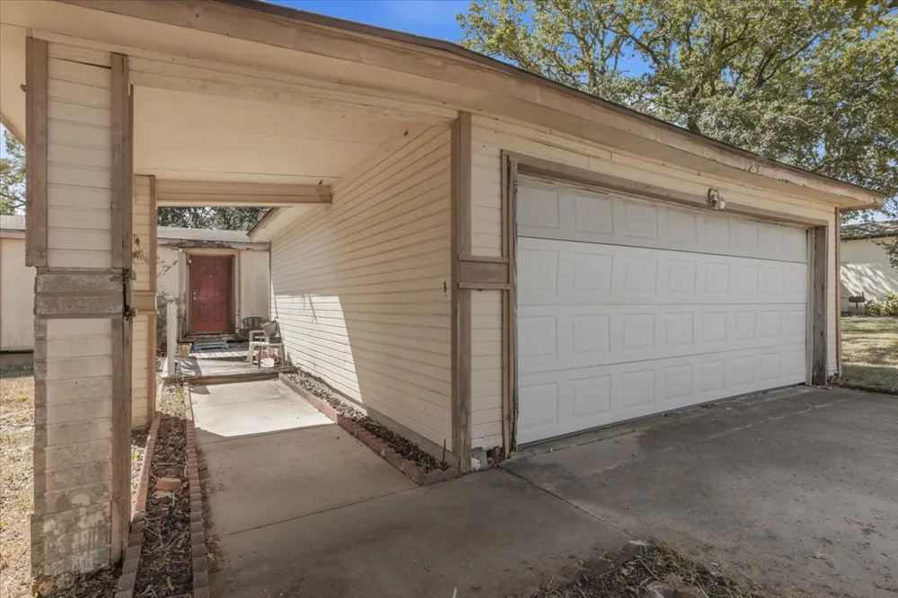 125 Live Oak Drive Cedar Creek, TX 78612