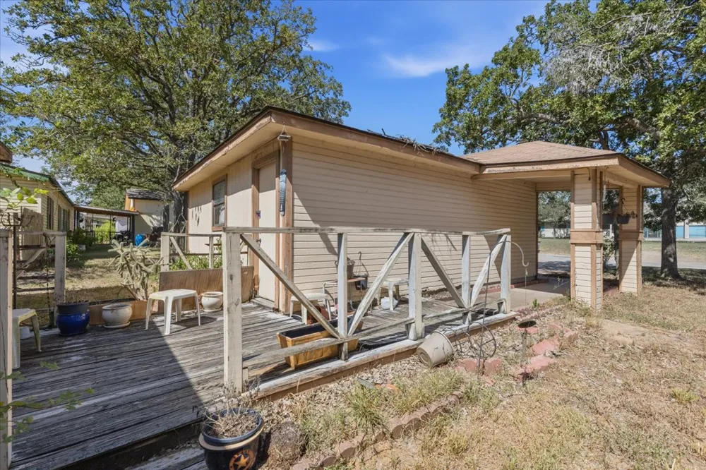 125 Live Oak Drive Cedar Creek, TX 78612