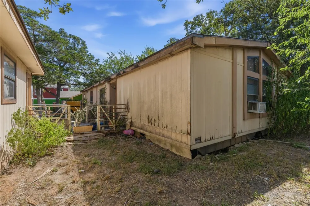 125 Live Oak Drive Cedar Creek, TX 78612