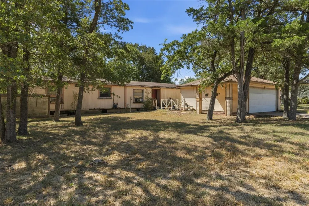 125 Live Oak Drive Cedar Creek, TX 78612