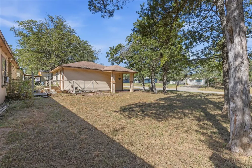 125 Live Oak Drive Cedar Creek, TX 78612